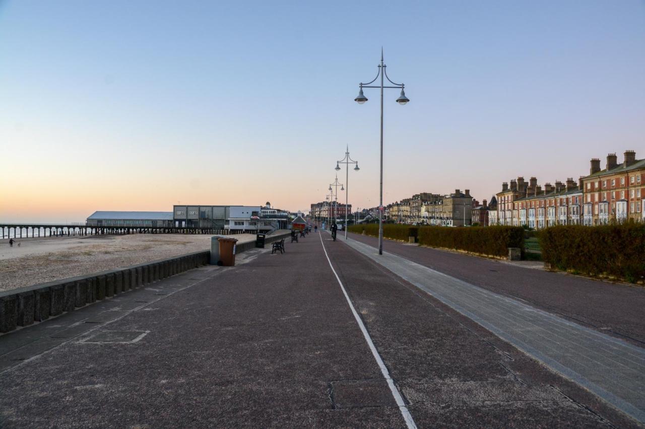 Sea Views Modern Two Bedroom Apartment Lowestoft Exterior photo